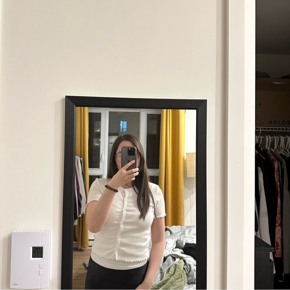 8 seconds | women's small white Button-Up Short Sleeve Top with ruffles - Picture 8 of 8